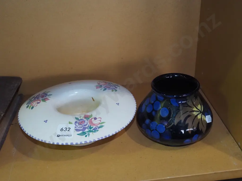 Poole vase, jacobean vase  Image 1++