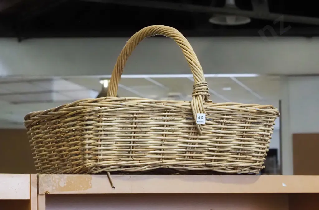 cane basket L570 Image 1++