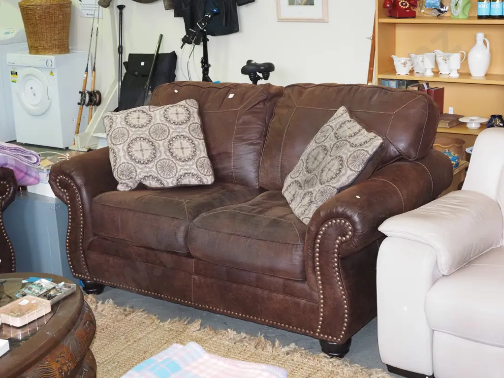 brown vinyl dome-studded faux leather 2 piece rolled arm lounge suite w/ 2 & 3 seater settees - good condition Image 1++
