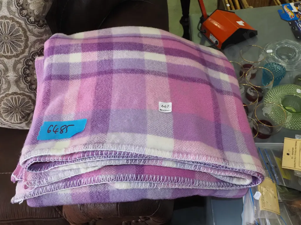 checked woollen blanket Image 1++