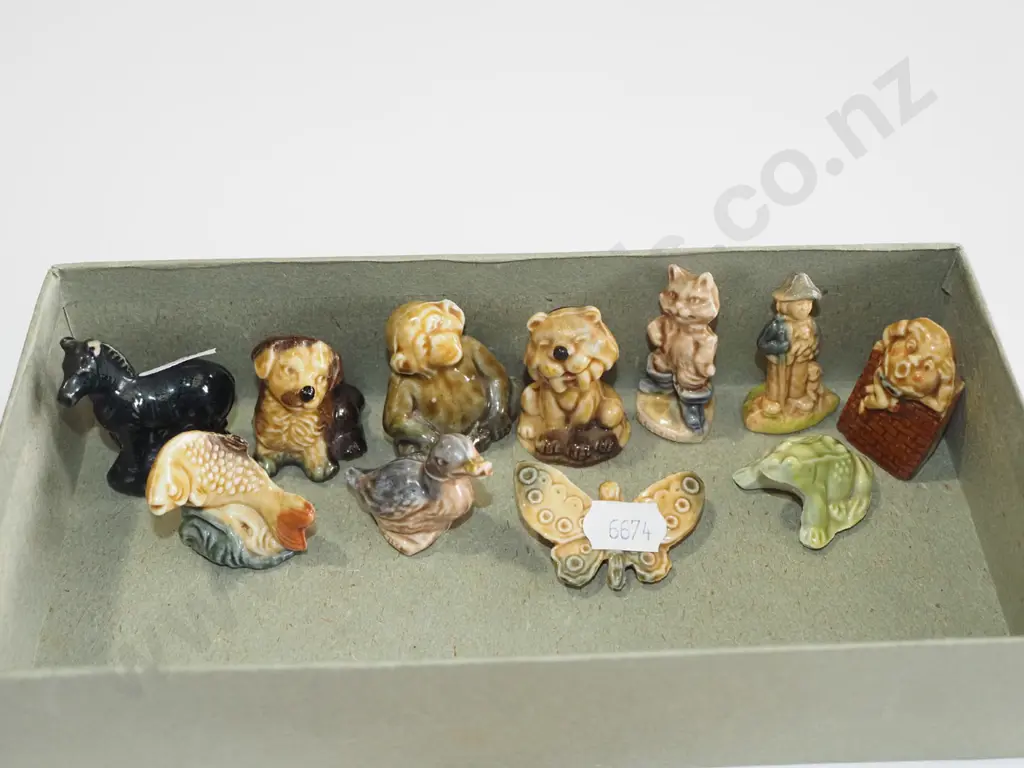 box of Wade Whimsies Image 1++