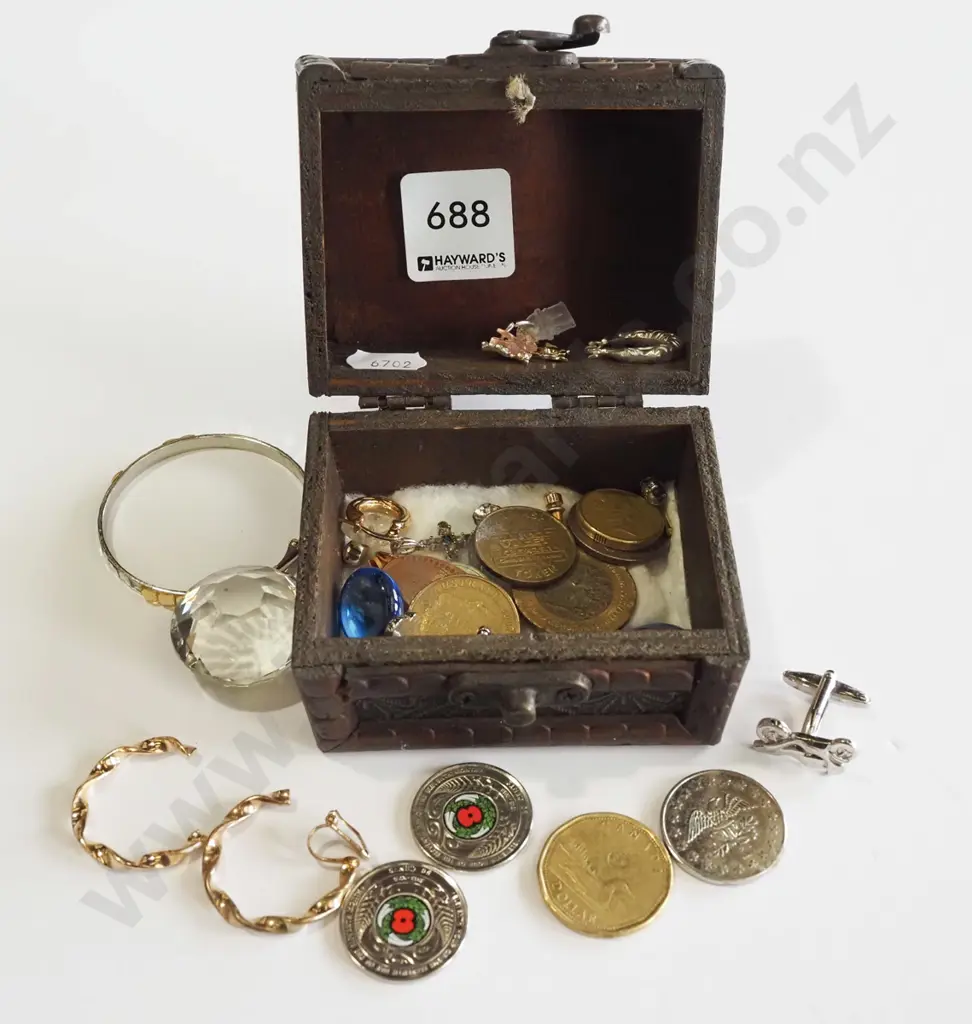 small trinket and costume jewellery, coins etc Image 1++