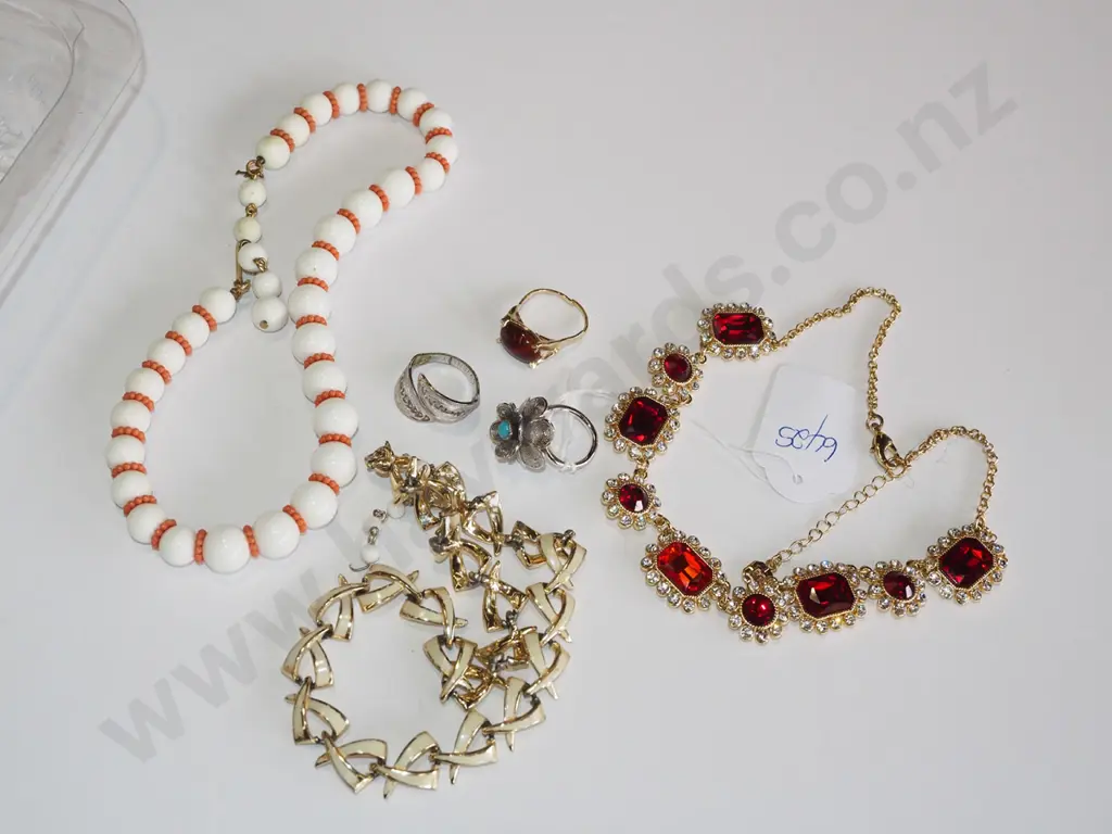 tray of costume jewellery Image 1++