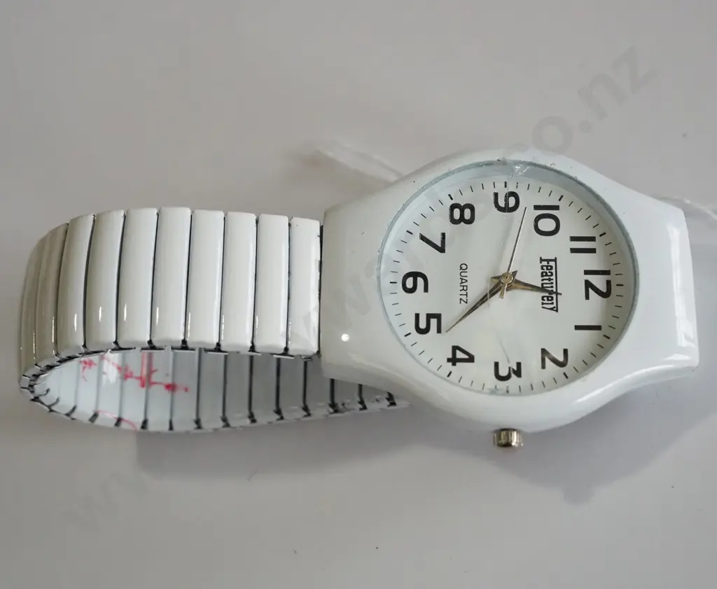 wristwatch Image 1++