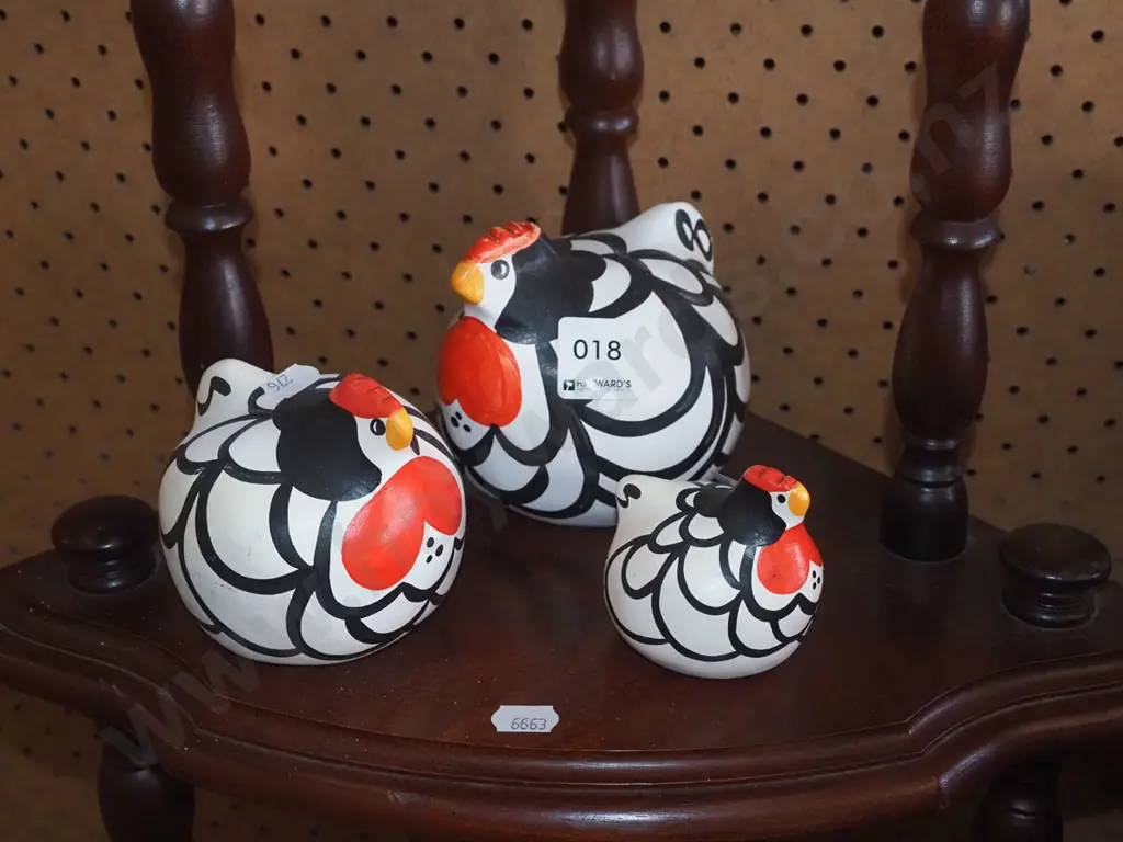 3x hand painted happy hens Image 1++