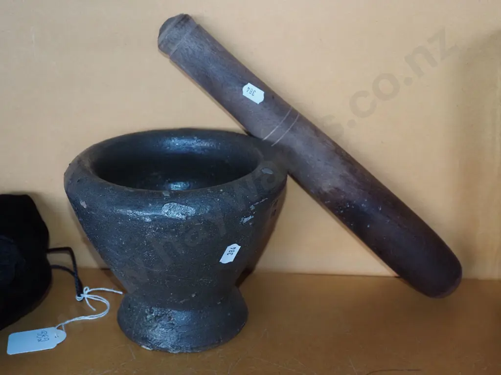 mortar and pestle Image 1++