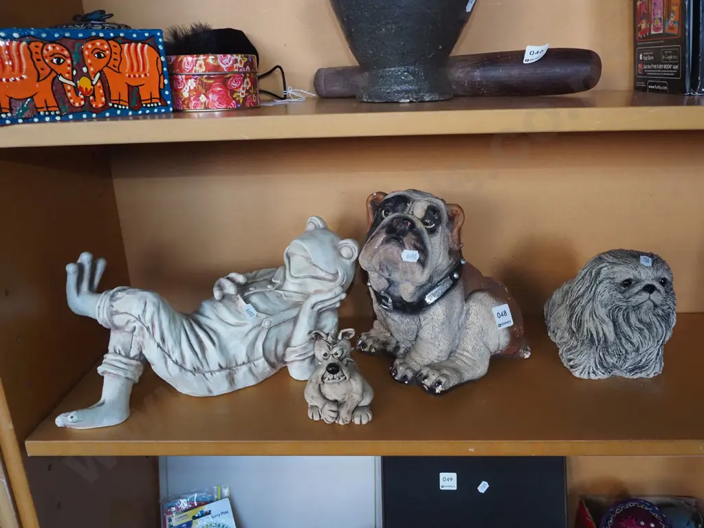 shelf; 4x ornaments Dog H220 Image 1++