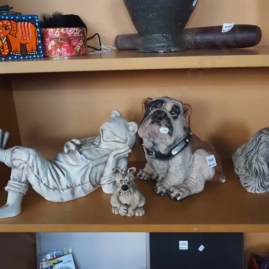 shelf; 4x ornaments Dog H220