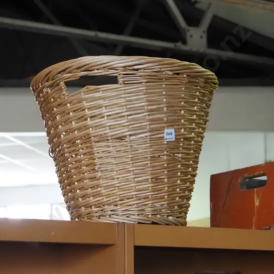 cane wood basket H370