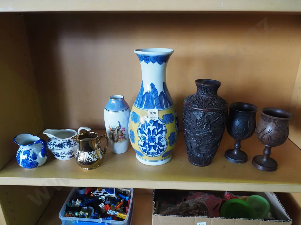 shelf; goblets, vases, 3x small jugs Vase H300 Image 1++