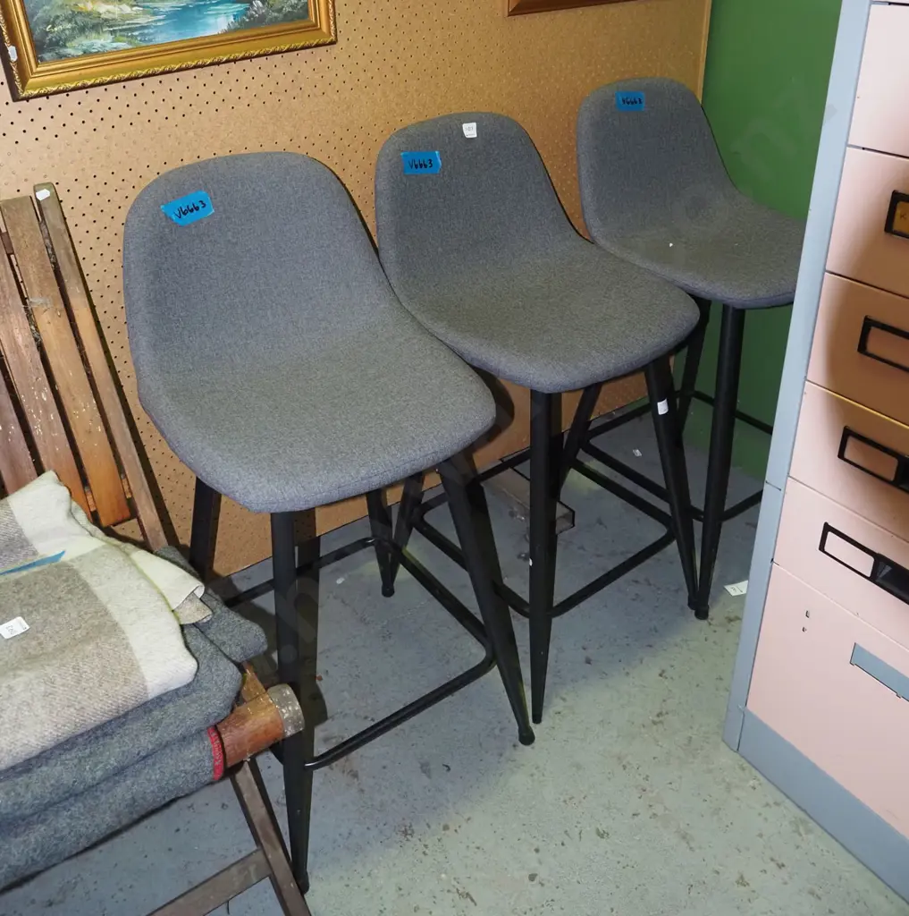 3x black metal legs and grey upholstered stools Image 1++