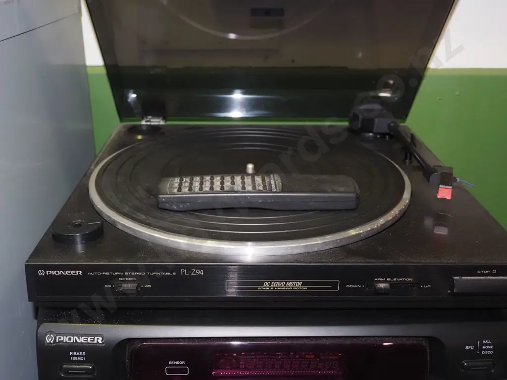 Pioneer stereo system, CD player, twin cassette, turntable -no speakers Image 1++