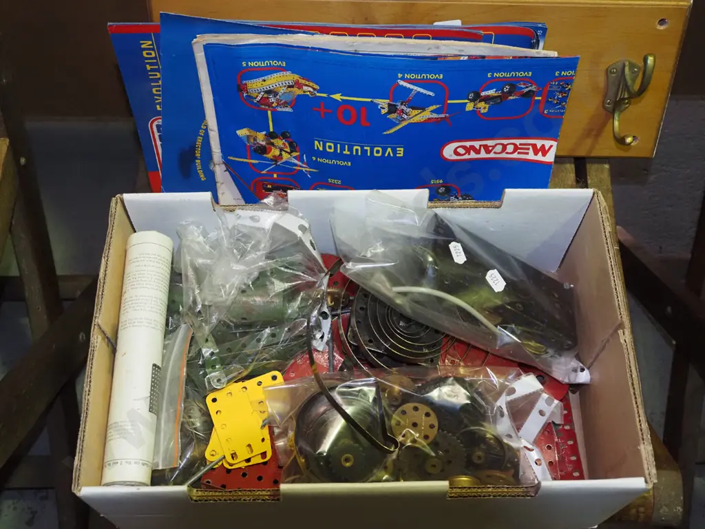 box of Meccano pieces Image 1++