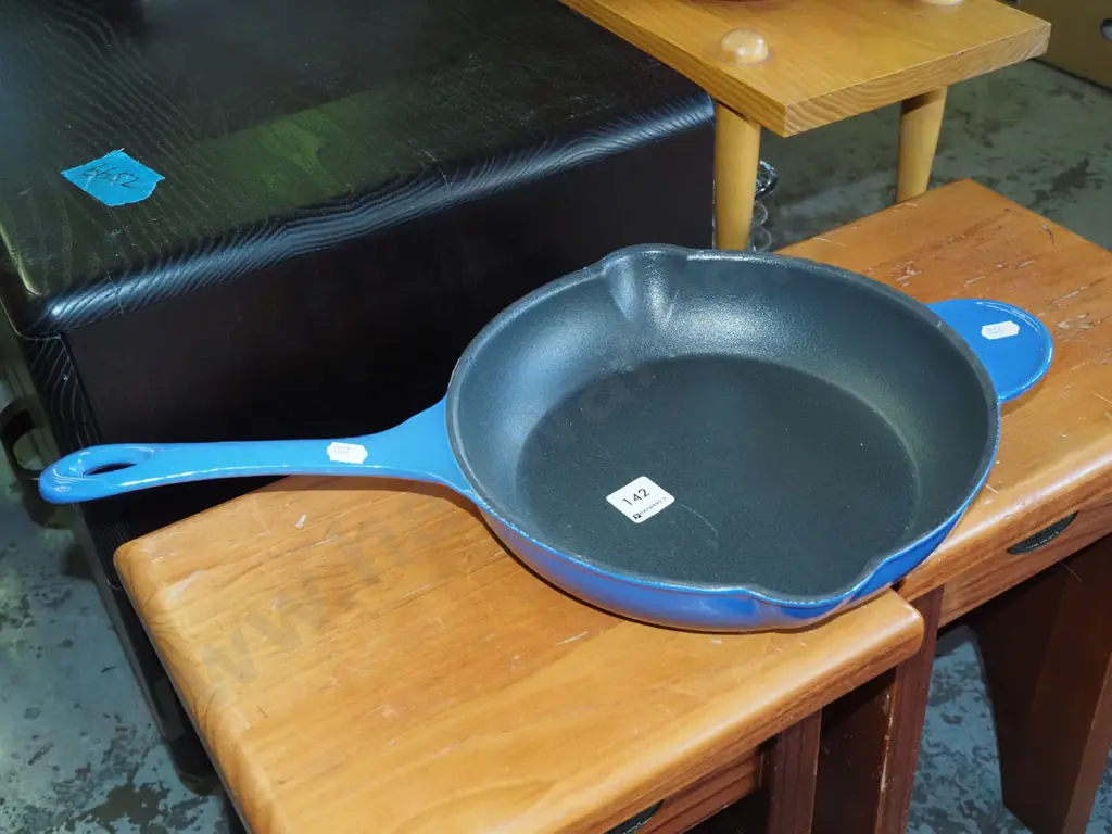 cast iron and blue enamel frying pan Diam260 Image 1++