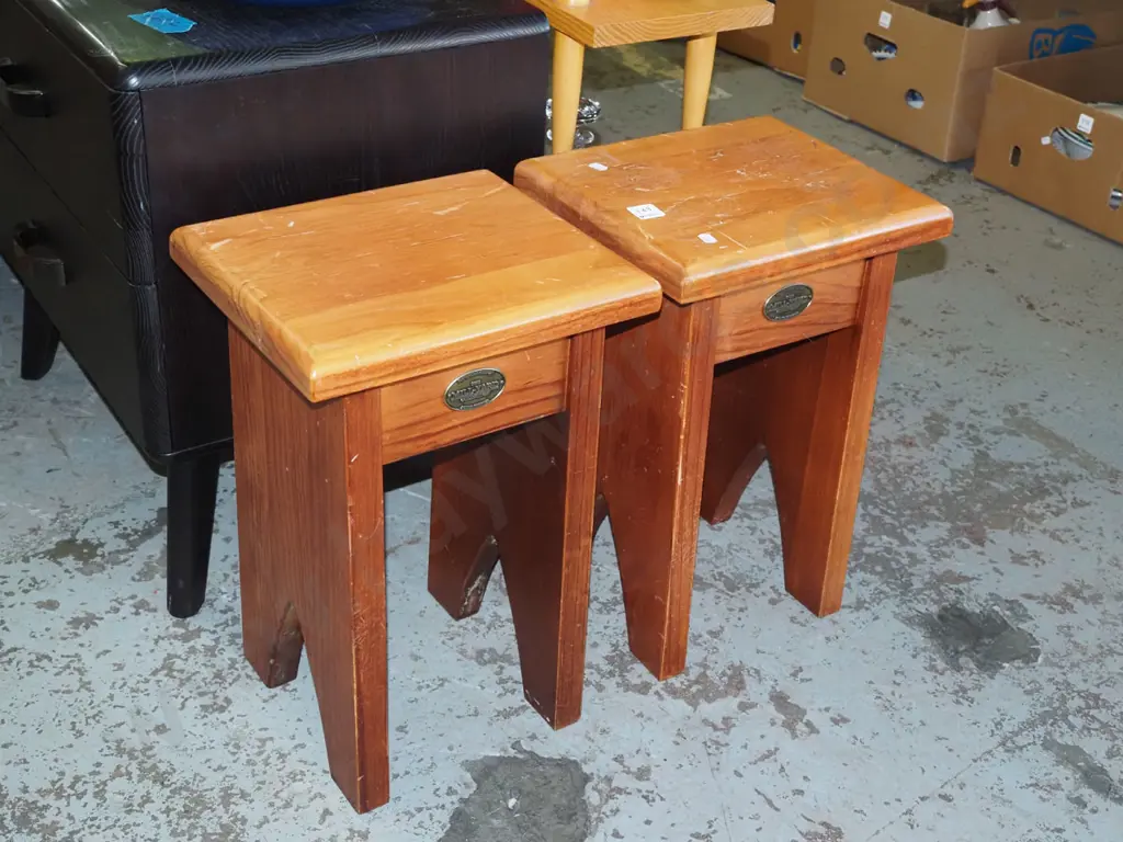 2x small pine stools H450 Image 1++
