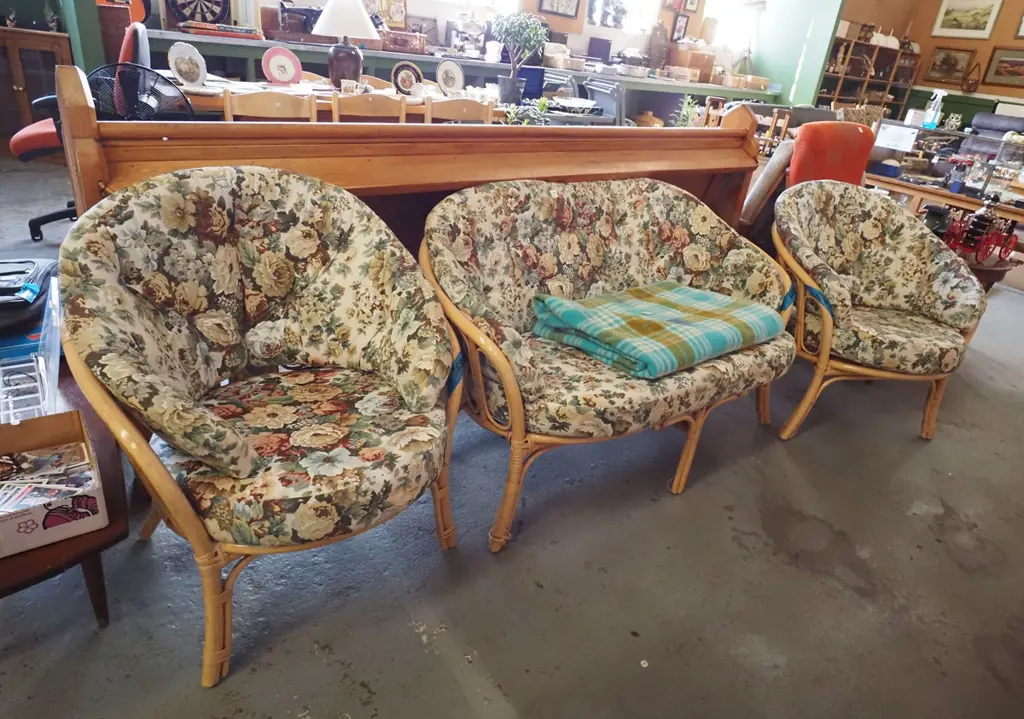 floral deep buttoned and bamboo 3 piece patio set - 2 seater, 2x singles Image 1++