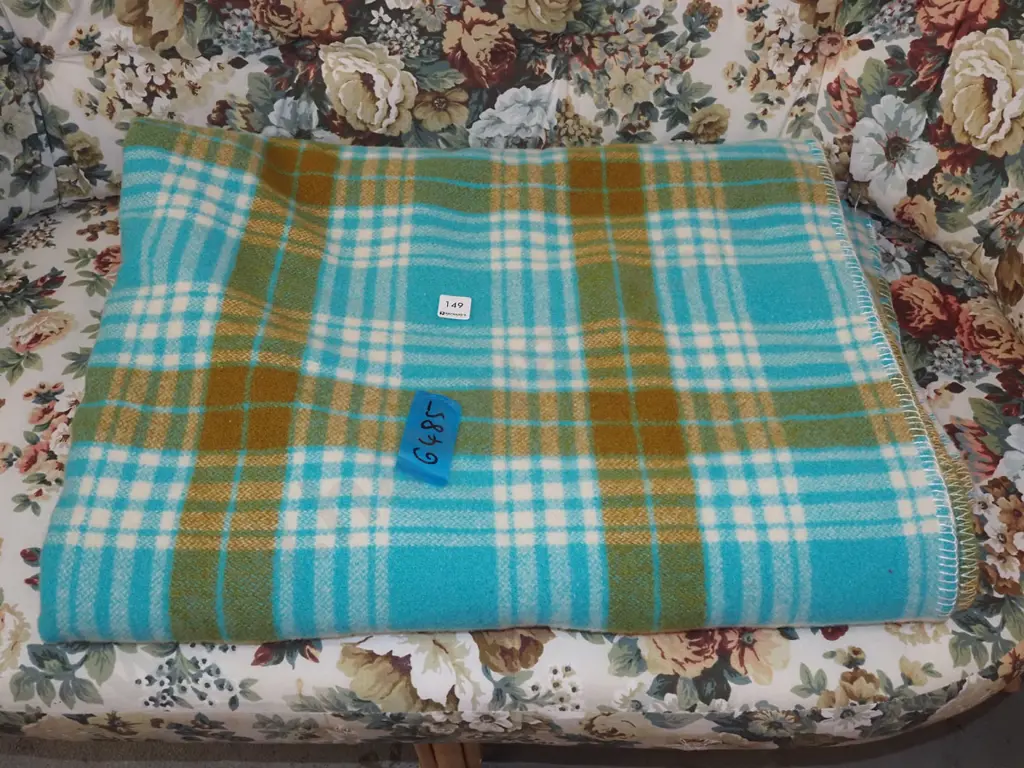 checked woollen blanket Image 1++