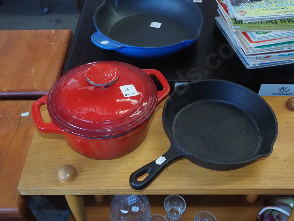 small cast iron lidded casserole - some markings inside, cast iron frying pan Diam200 Image 1++