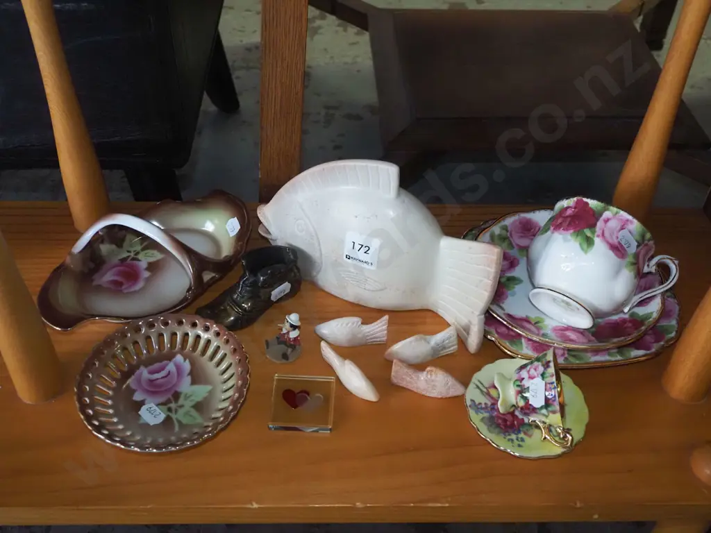 ceramic fish figurine, trios, brass boot etc Image 1++