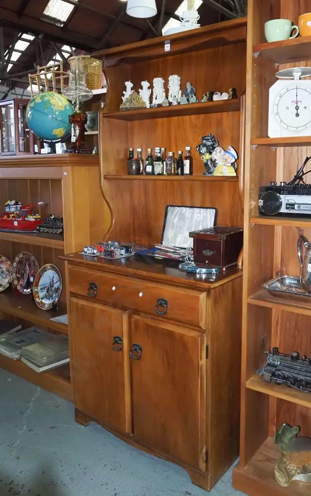 small rimu Welsh dresser - 1 drawer, 2 doors H1615 W785 D430 Image 1++