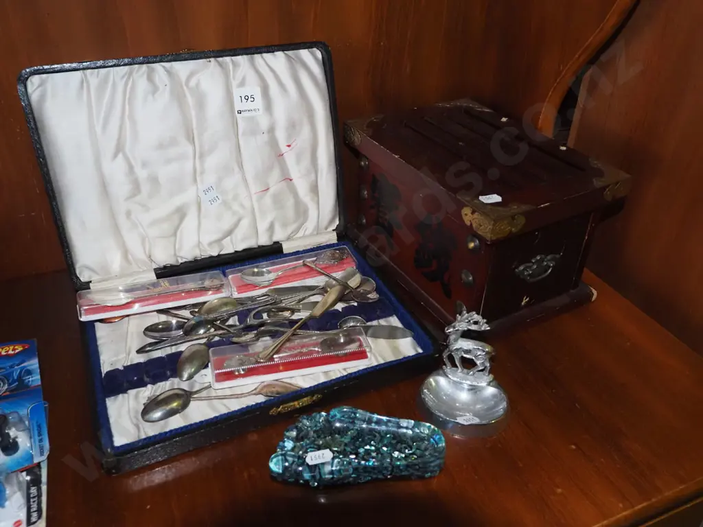 small single drawer Asian chest, teaspoons etc Image 1++