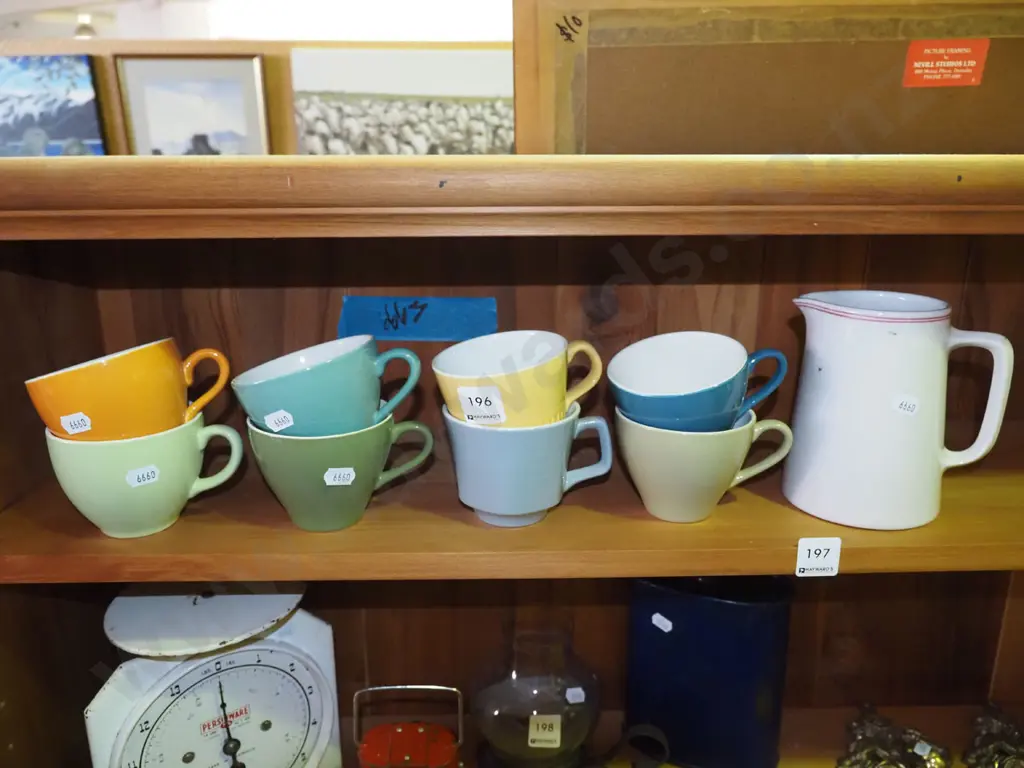 8x Crown Lynn cups, milk jug Image 1++