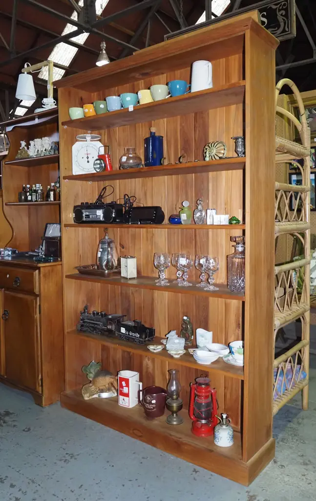 solid rimu adjustable bookcase H1785 W1170 D260 Image 1++