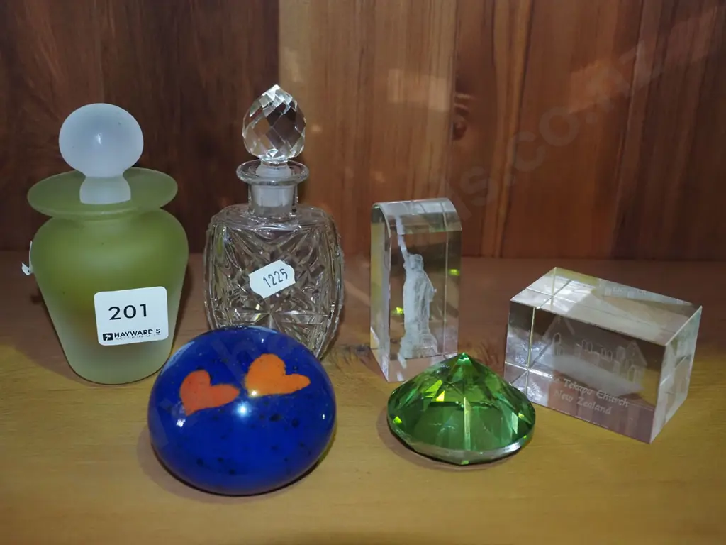 scent bottles, glass ornaments Image 1++