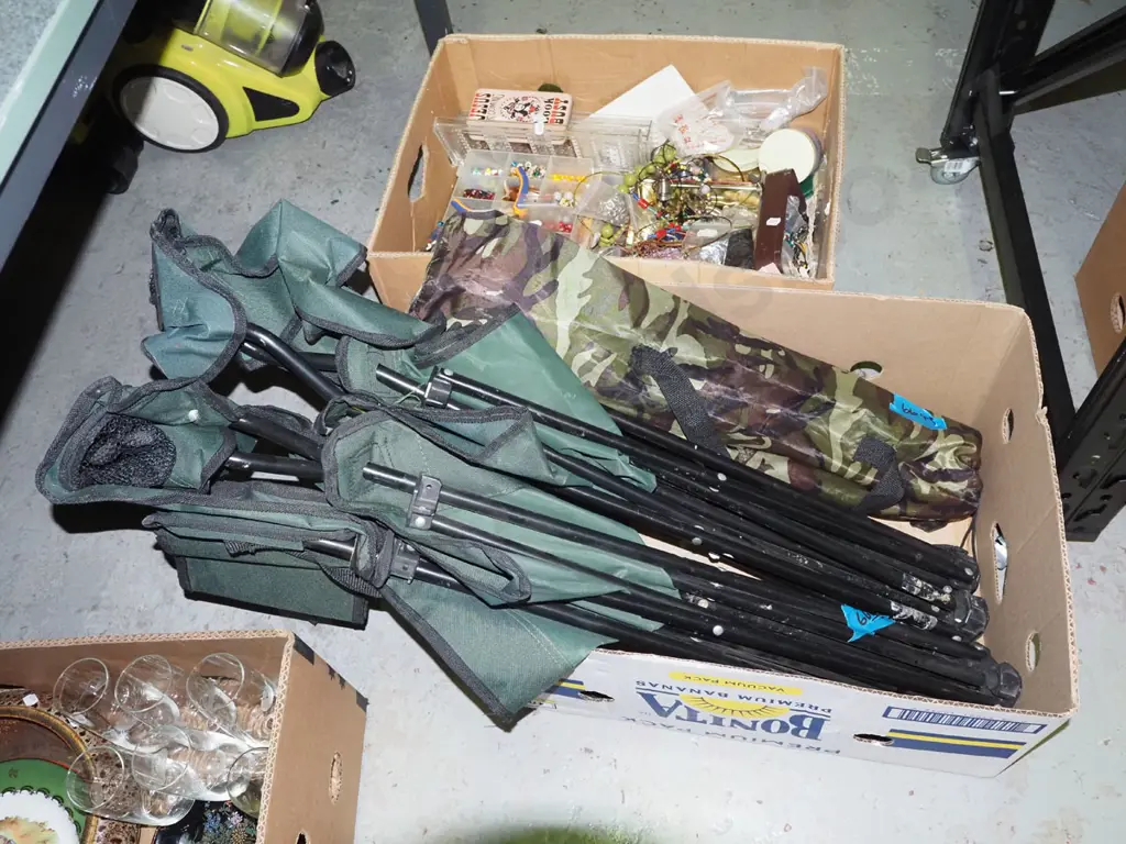 box; camping chairs  Image 1++
