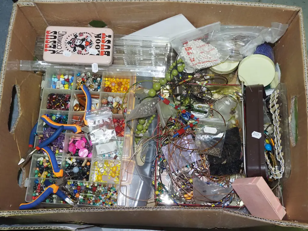 box; beads, jewellery making accessories, containers Image 1++