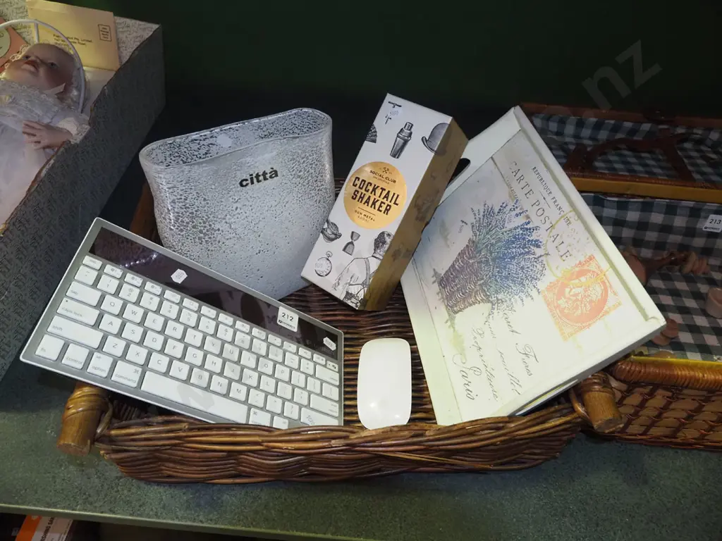 cane basket, keyboard, tray, vase, cocktail shaker Image 1++