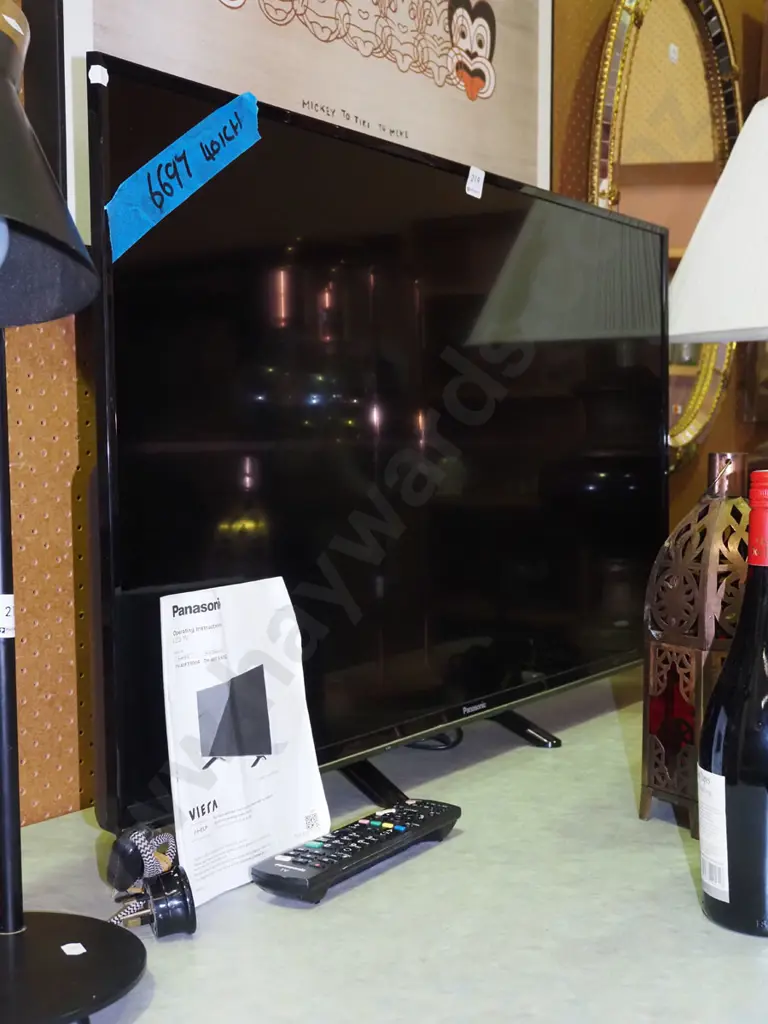 Panasonic 40" TV Image 1++