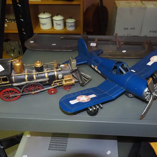 metal model plane and train L390