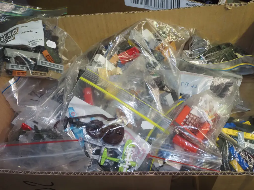 box of Lego Image 1++