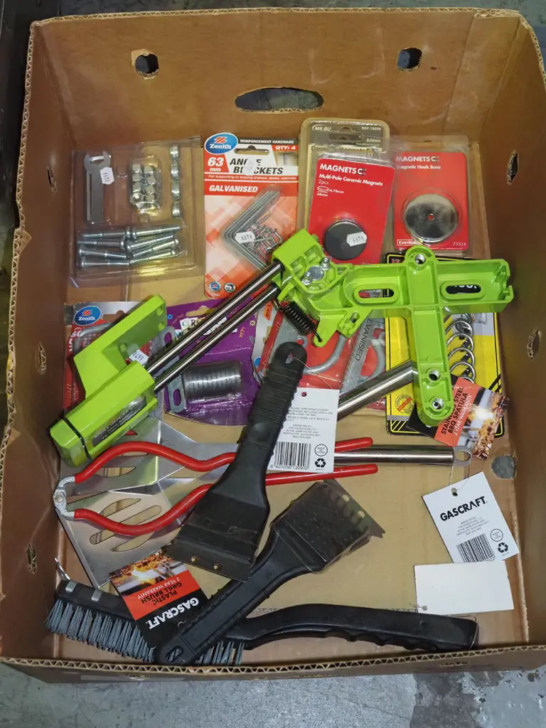 box; angle grinder stand, bbq brushes etc Image 1++