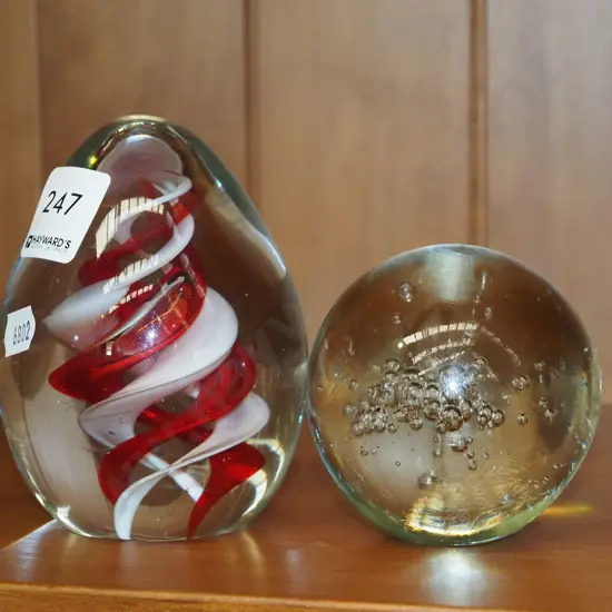 2x art glass paperweights H110