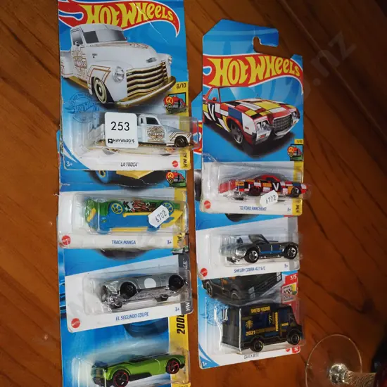 7x carded Hotwheels vehicles