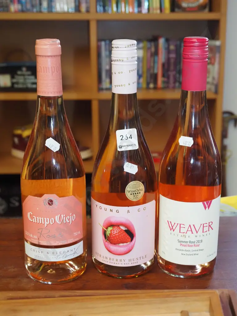 3x bottles of rose Image 1++