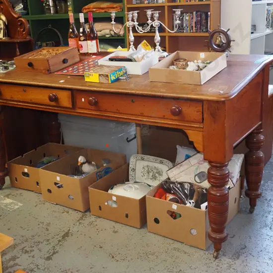 turned leg mahogany 2 drawer clerks desk - has 1 loose back leg that needs attention H970 W1930 D820