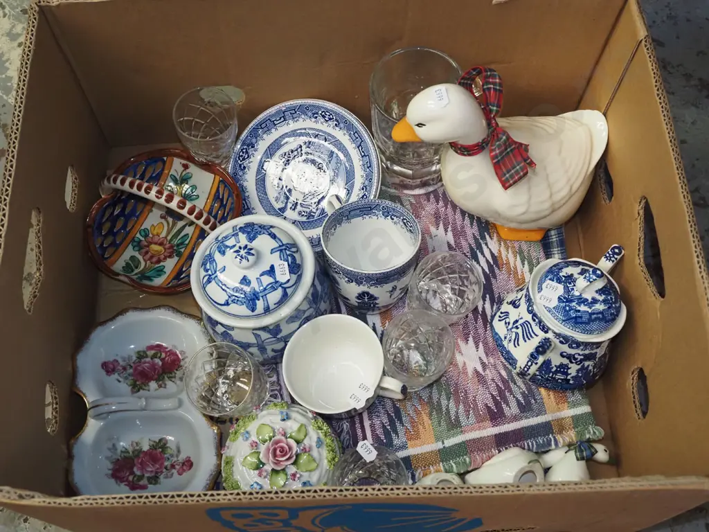 box; crystal tumblers, placemats etc Image 1++