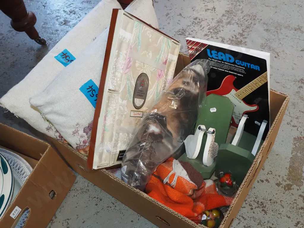 box; cushions, Irish linen, gift set etc Image 1++