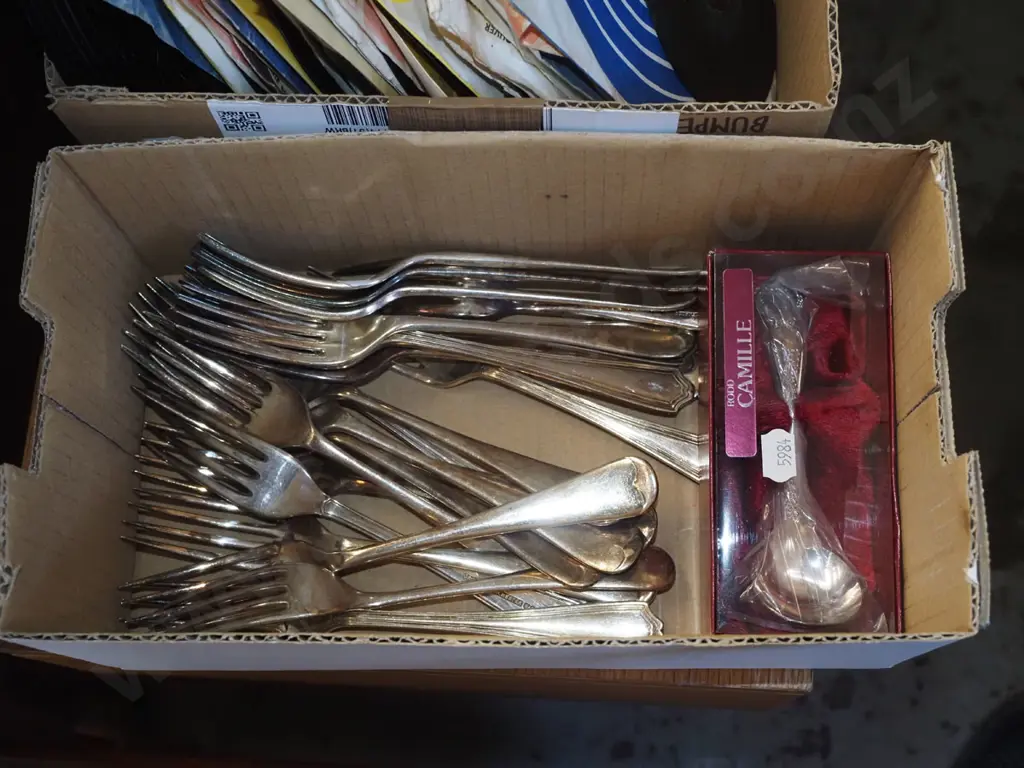box; cutlery Image 1++