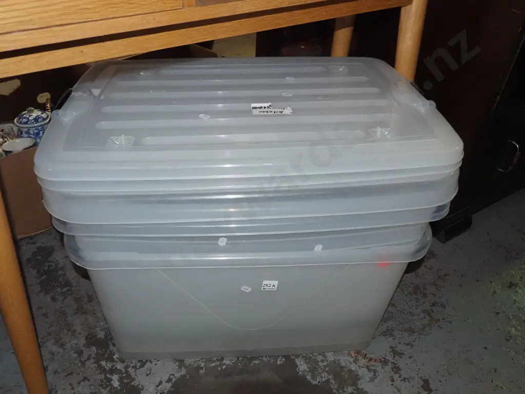 3x large plastic storage bins with lids Image 1++
