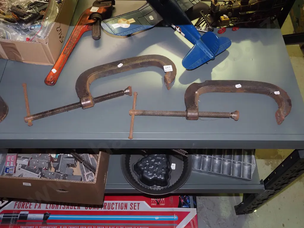 2x rusty G clamps Image 1++