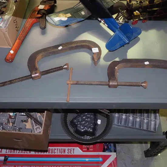 2x rusty G clamps