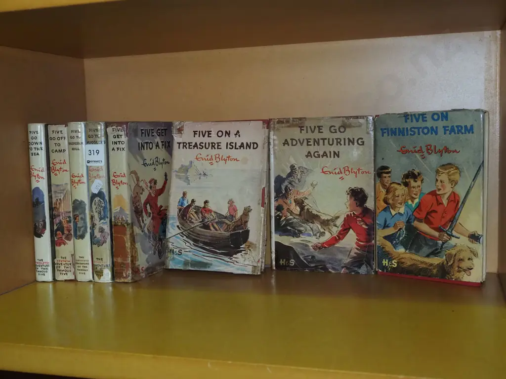 Enid Blyton Famous Five books Image 1++