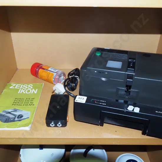 Zeiss Ikon slide projector - no cartridges