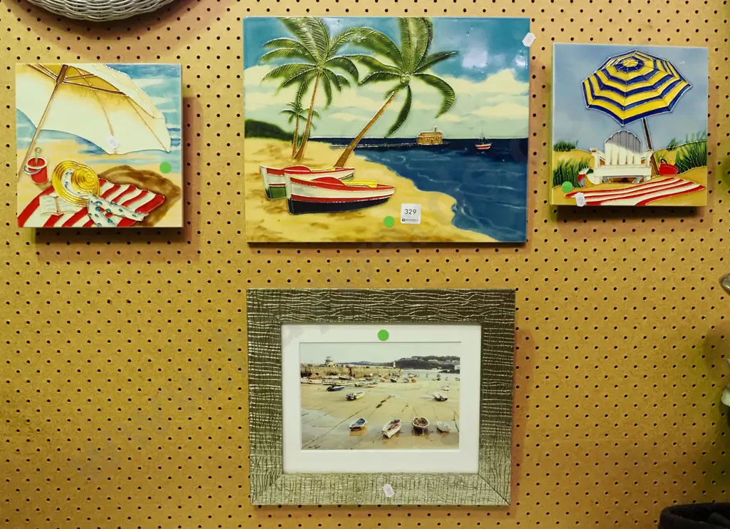 3x picture wall tiles, framed print - green dots Image 1++