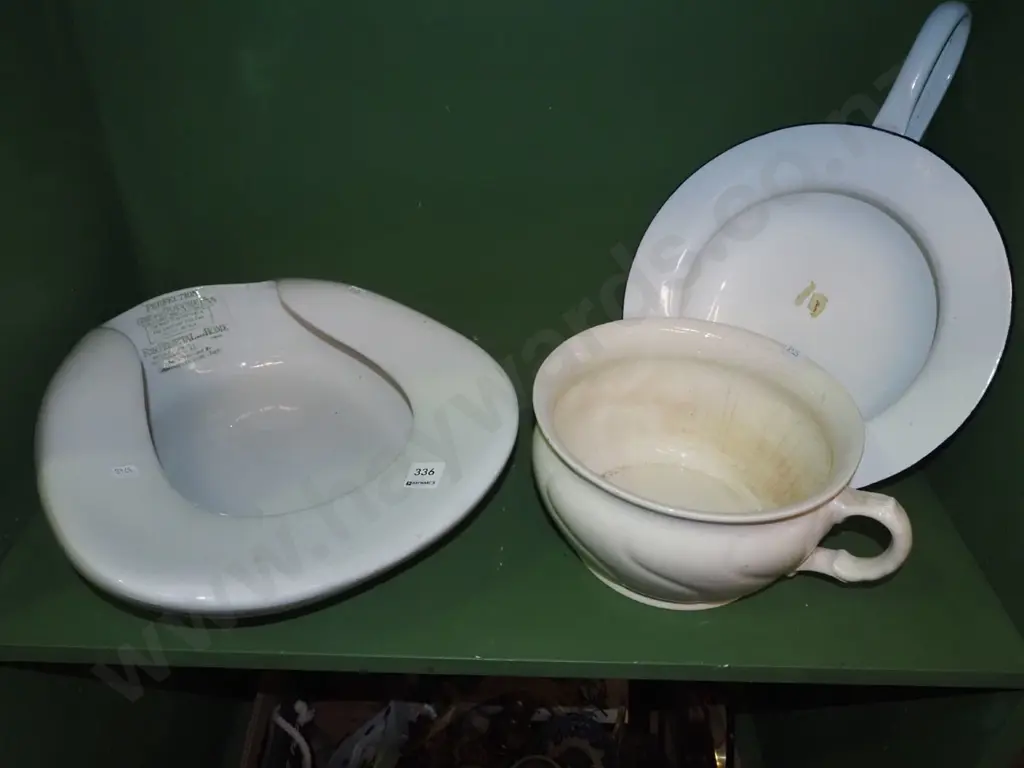 slip pan, guzunder, enamel bowl Image 1++