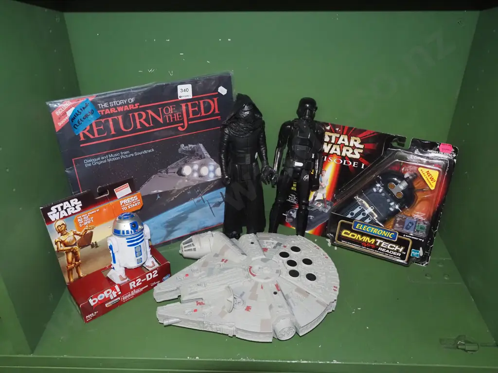 assorted Star Wards items - no record in album sleeve Image 1++